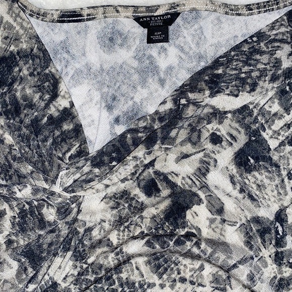 Ann Taylor Python Print Petite Tunic Top - Picture 3 of 7